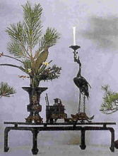 三具足、左より華瓶、香炉、燭台
